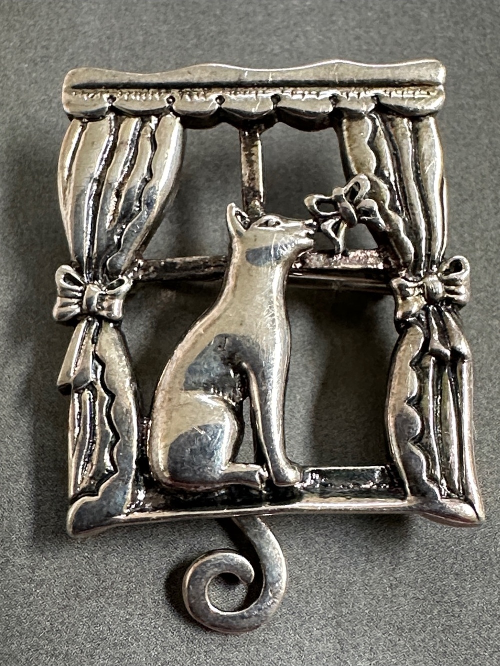 Jezlaine 925 Sterling Silver ART Cat Window Brooch